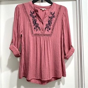 E Hanger M Embroidered Blouse